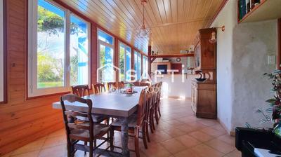 Maison - 182 m² - 9 pièces