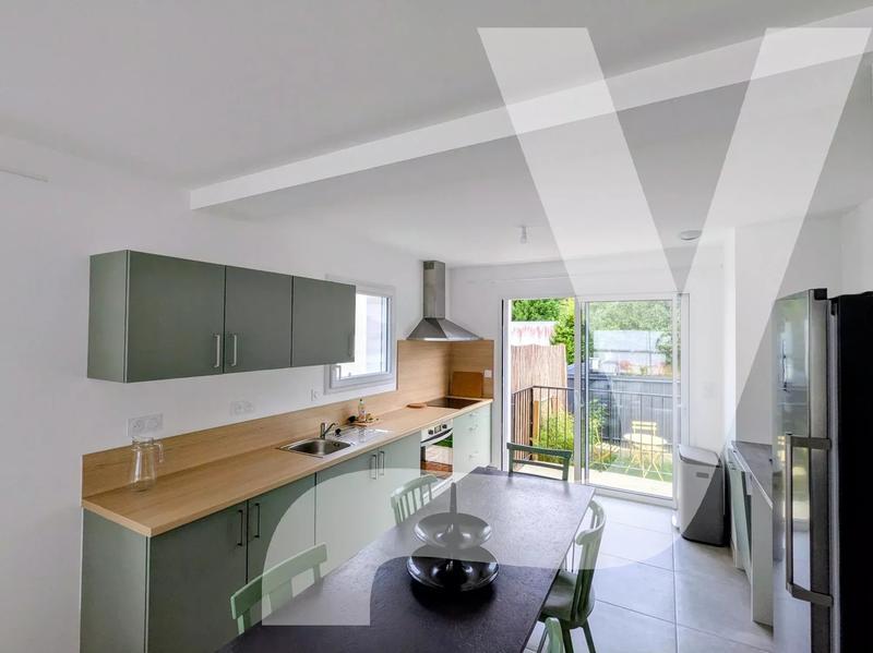 Maison - 218 m² - 12 pièces