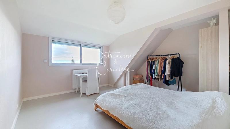 Maison - 215 m² - 9 pièces