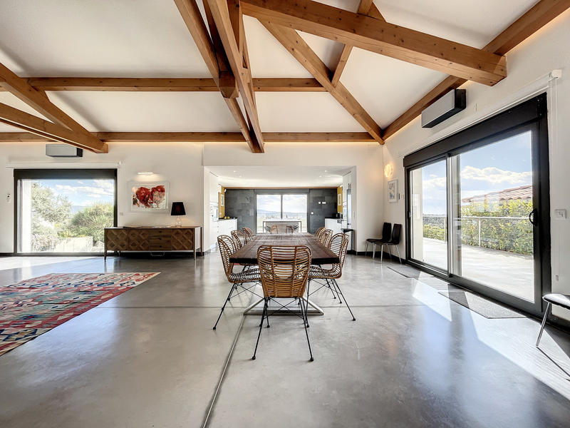 Villa - 300 m² - 6 pièces