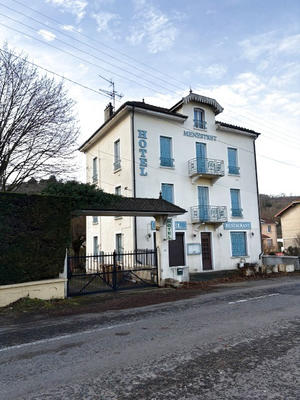 Maison - 260 m² - 11 pièces