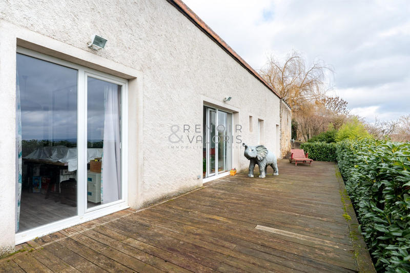 Maison - 270 m² - 10 pièces