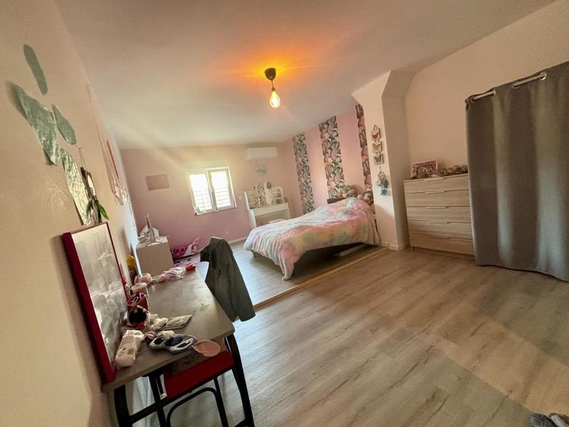 Maison - 214 m² - 12 pièces