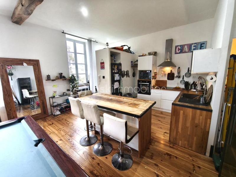 Loft - 95 m² - 4 pièces