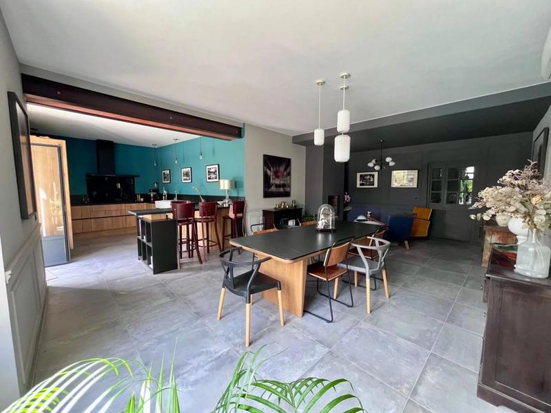 Maison de village - 400 m² - 12 pièces