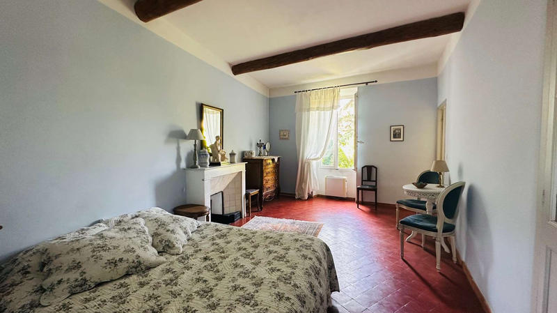 Maison - 300 m² - 9 pièces