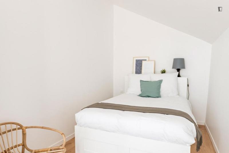 Chambre - 16 m² - 7 pièces