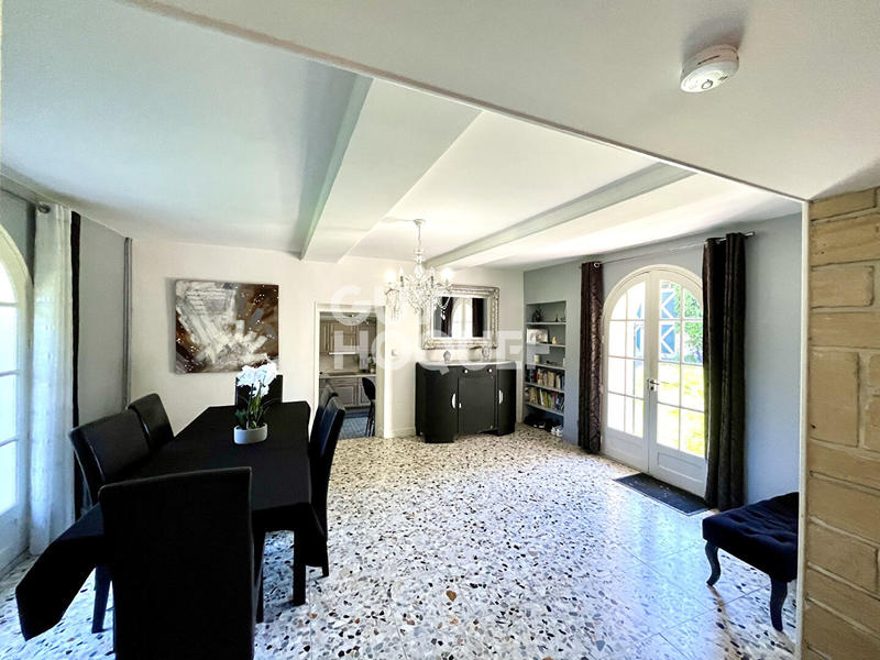 Maison - 245 m² - 8 pièces