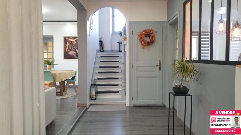 Maison - 212 m² - 8 pièces