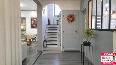 Maison - 212 m² - 8 pièces