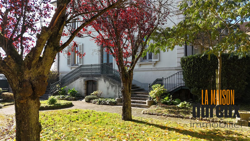 Maison - 310 m² - 12 pièces