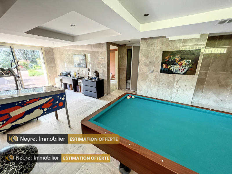 Villa - 225 m² - 8 pièces