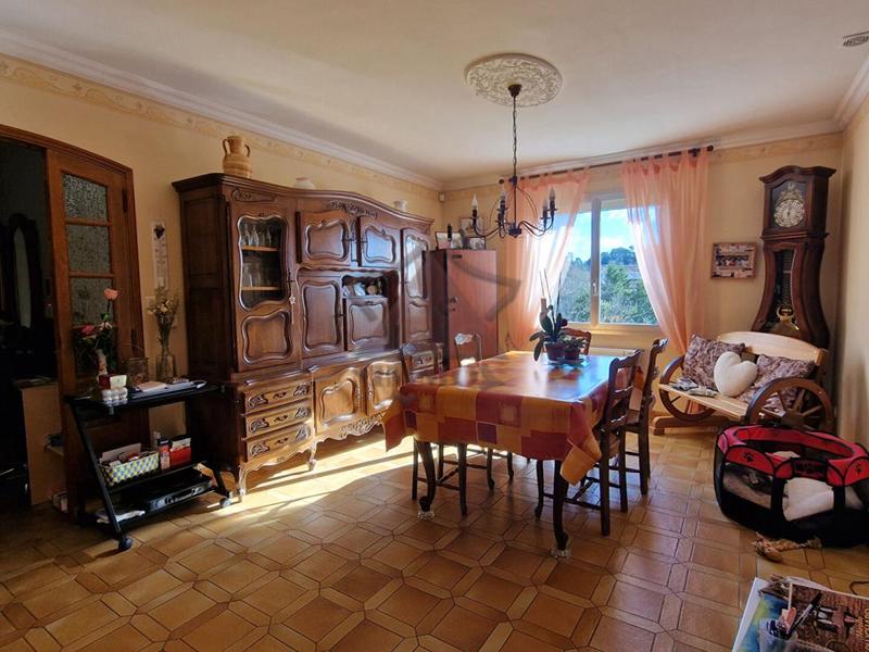 Maison - 240 m² - 9 pièces