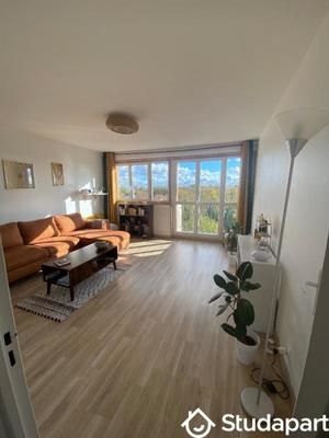 Chambre - 13 m² - 1 pièce