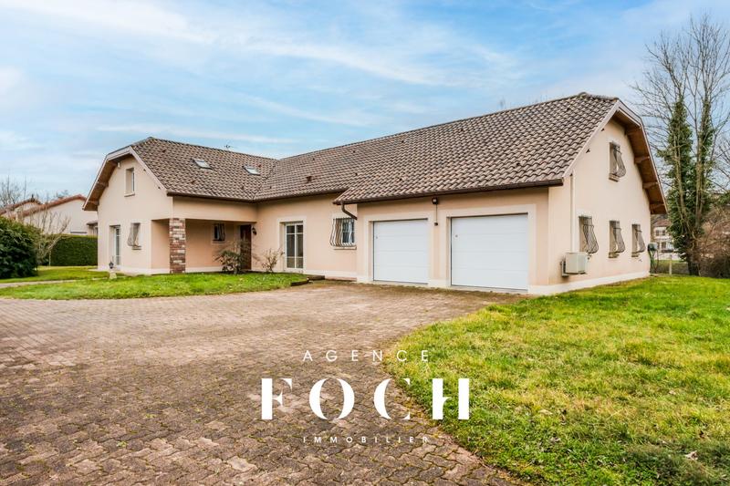 Maison - 259 m² - 7 pièces