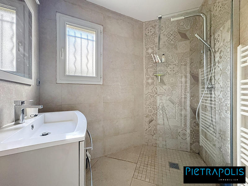 Maison - 200 m² - 7 pièces