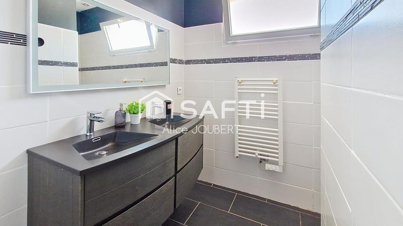 Maison - 210 m² - 8 pièces