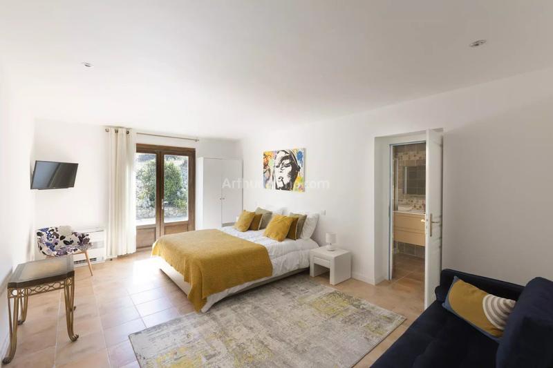 Maison - 378 m² - 7 pièces