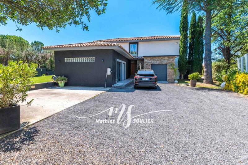 Maison - 300 m² - 8 pièces