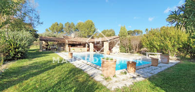 Maison - 330 m² - 8 pièces