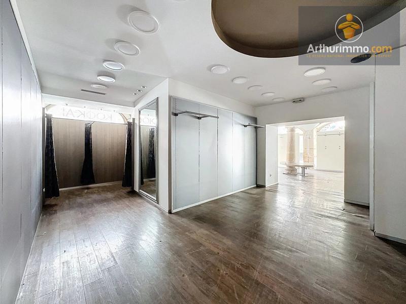 Magasins - 150 m² - 1 pièce