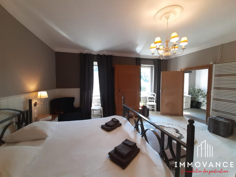 Maison - 328 m² - 12 pièces