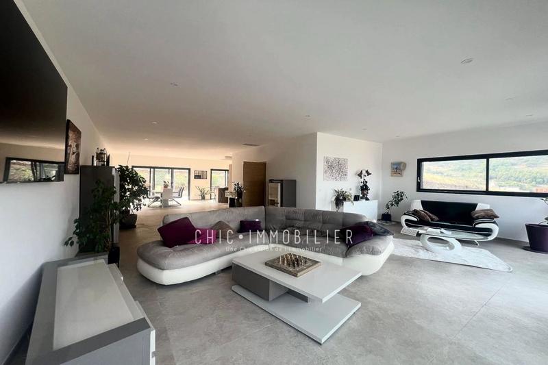 Propriété - 213 m² - 4 pièces