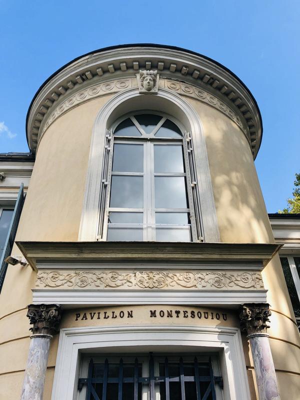 Maison - 876 m² - 20 pièces