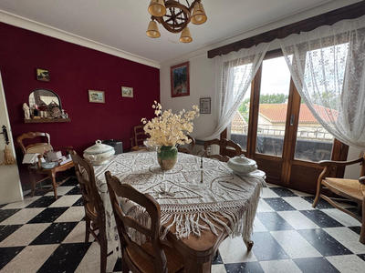 Maison - 213 m² - 7 pièces