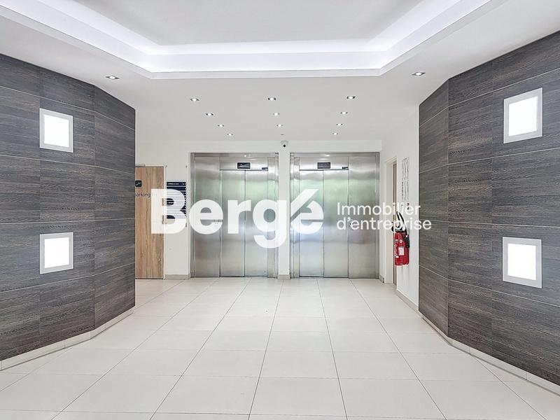Bureau - 182 m²
