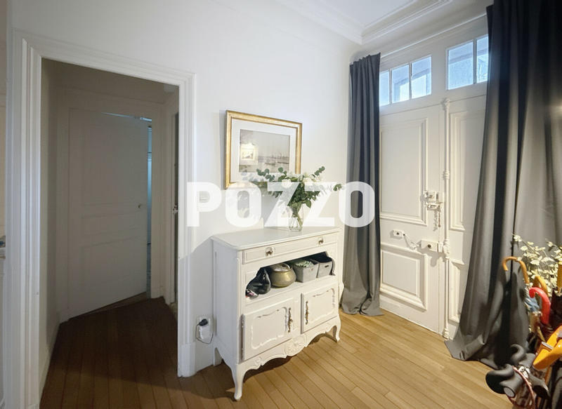 Maison - 219 m² - 8 pièces
