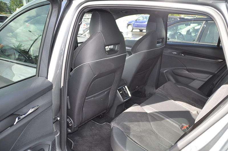 Skoda enyaq _80 v sportline toit ouvrant