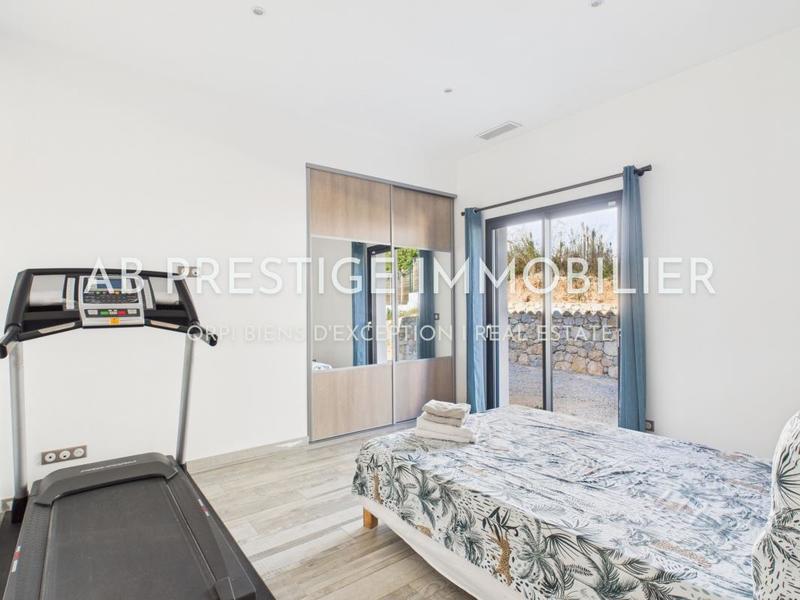 Maison - 180 m² - 5 pièces