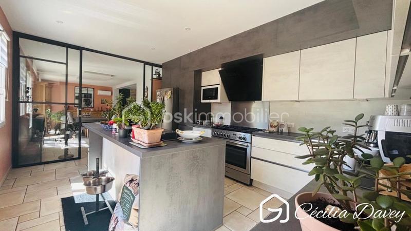 Villa - 225 m² - 8 pièces