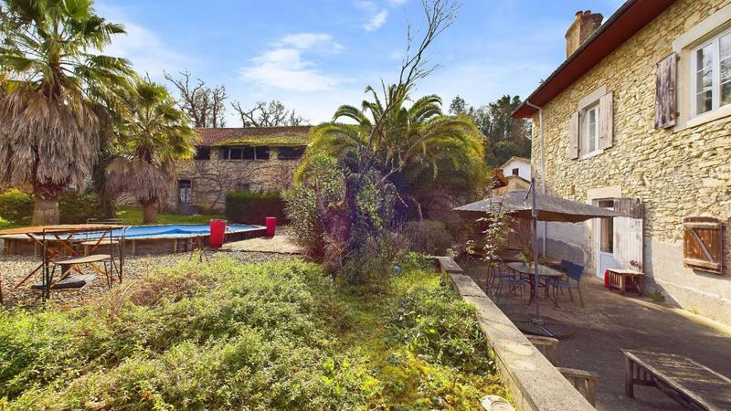 Maison bourgeoise - 219 m² - 9 pièces