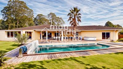 Maison - 280 m² - 7 pièces