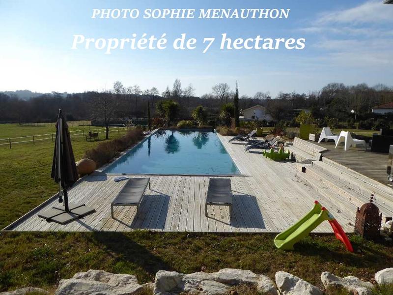 Propriété - 350 m² - 11 pièces