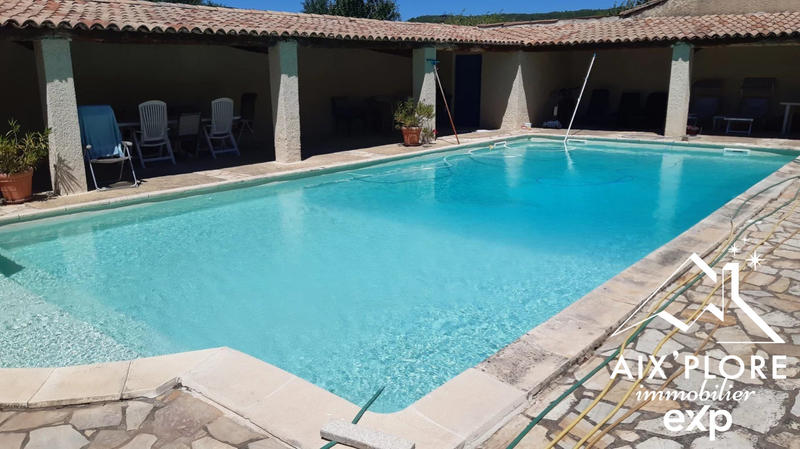 Mas - 417 m² - 7 pièces