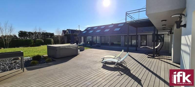 Propriété - 230 m² - 6 pièces