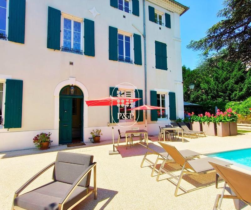 Maison - 408 m² - 7 pièces