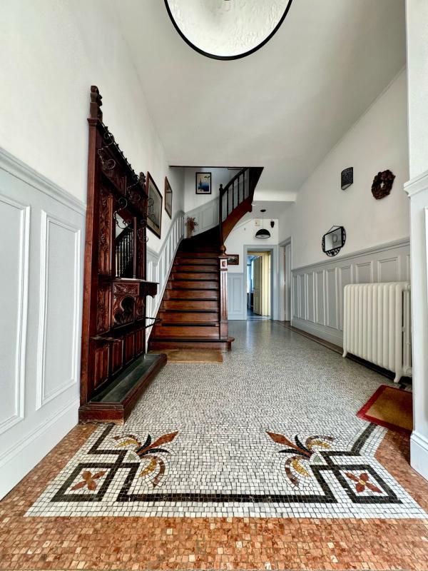 Maison - 220 m² - 7 pièces