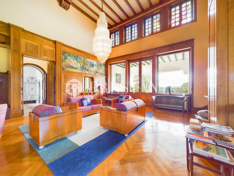 Maison - 550 m² - 12 pièces