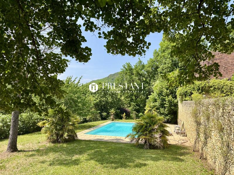 Maison - 250 m² - 8 pièces