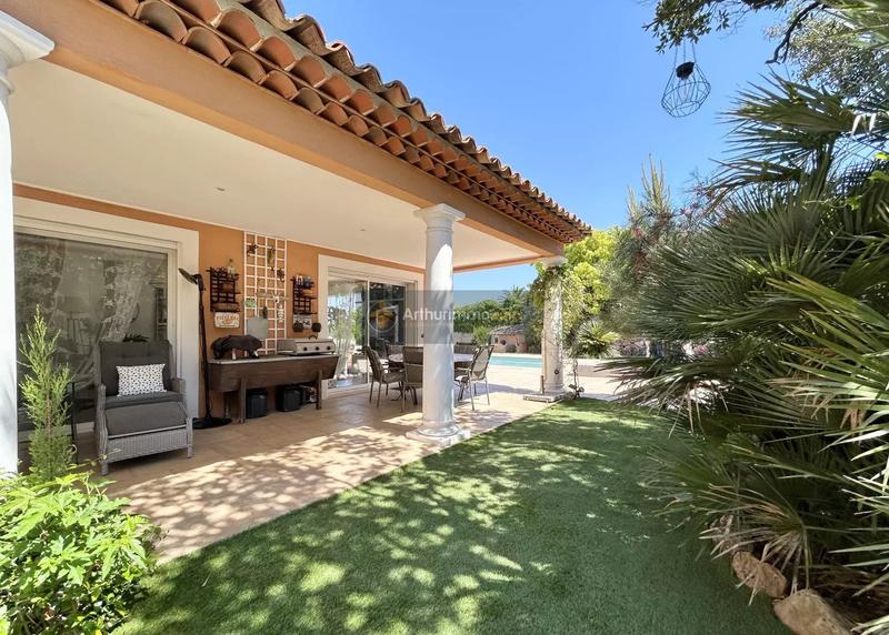 Maison - 220 m² - 6 pièces