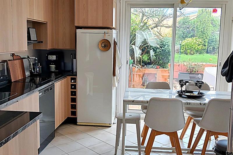 Maison - 200 m² - 13 pièces