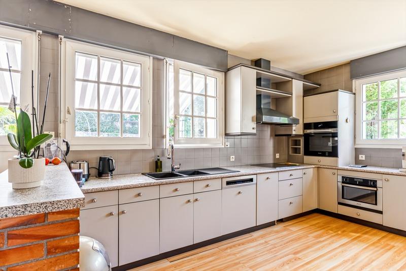 Propriété - 387 m² - 10 pièces