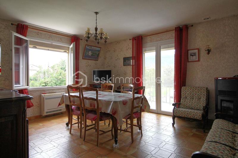 Villa - 222 m² - 9 pièces