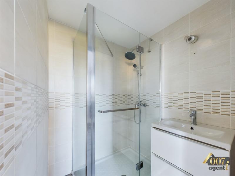 Maison - 243 m² - 9 pièces