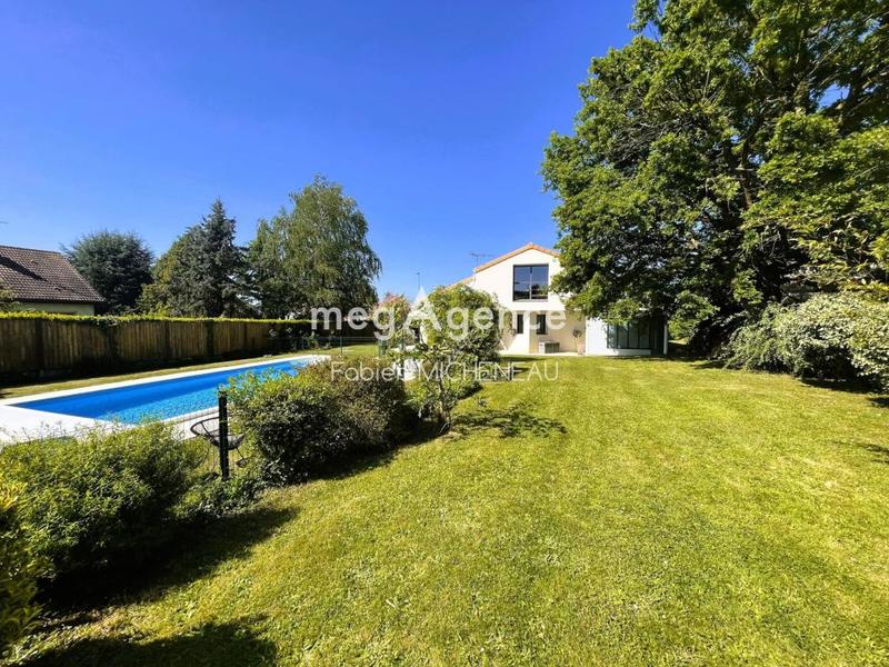 Maison - 149 m² - 8 pièces