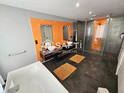 Maison - 263 m² - 9 pièces
